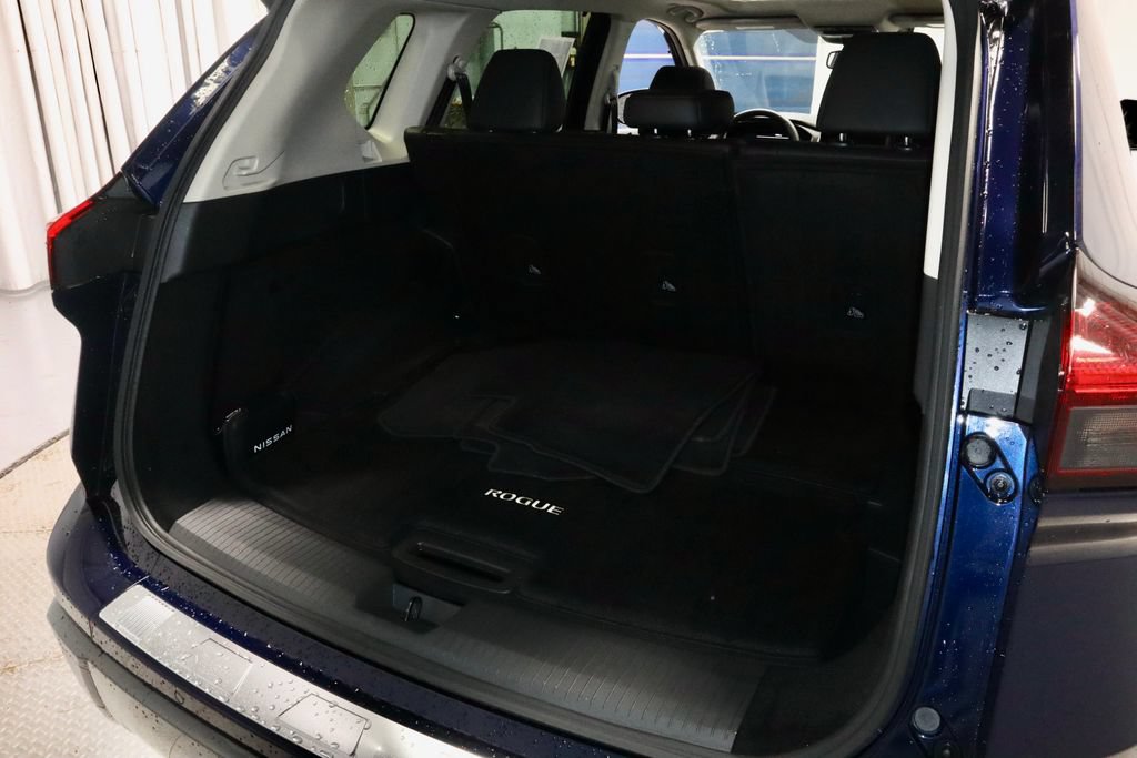 Certified 2025 Nissan Rogue SL w/ Tech Package AWD/4WD image 16