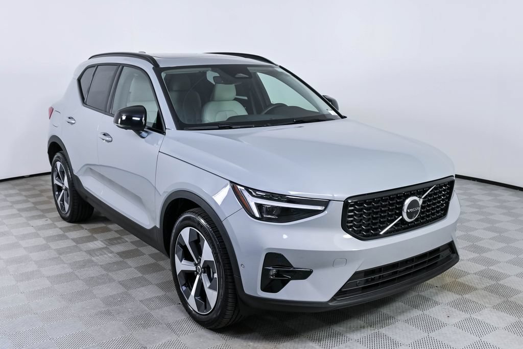 Certified 2026 Volvo XC40 B5 Plus AWD/4WD image 27