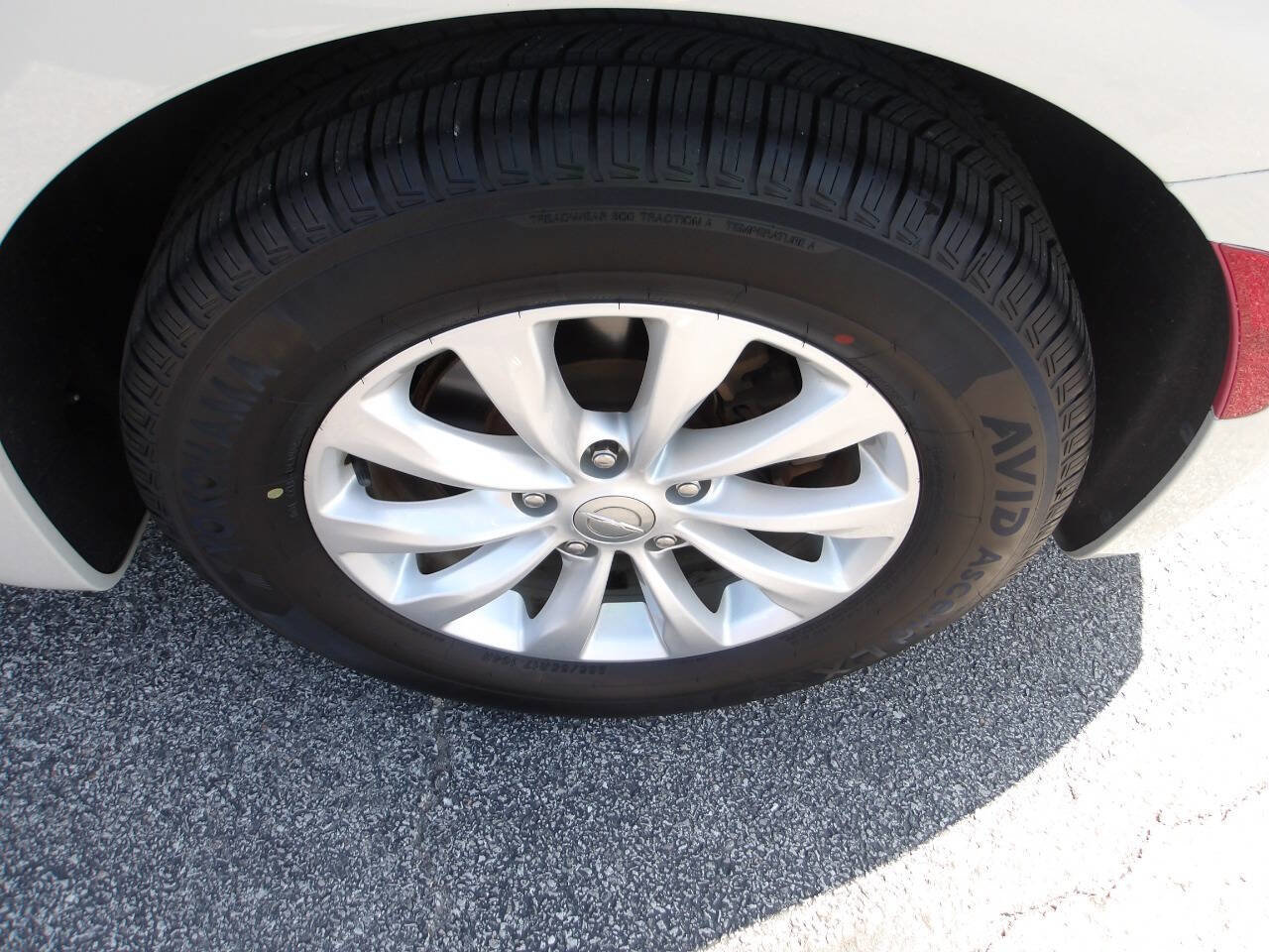 Used 2017 Chrysler Pacifica Touring-L FWD image 7