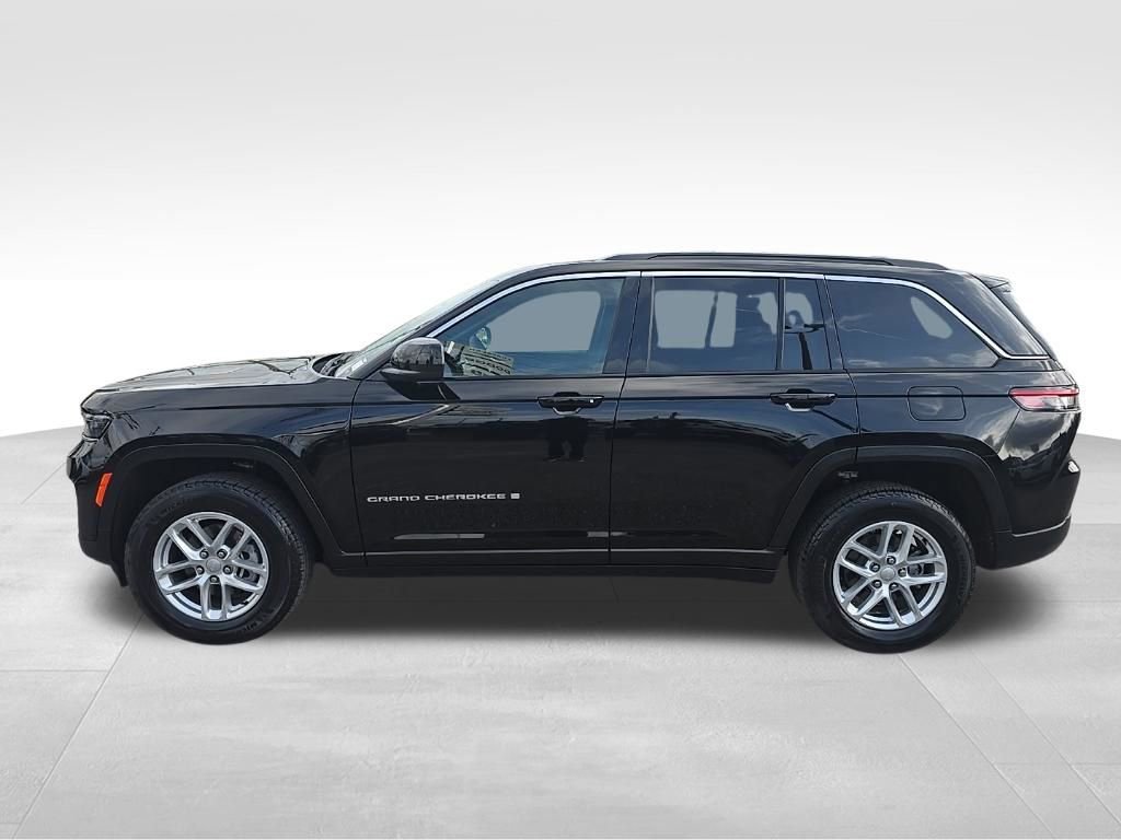 Used 2025 Jeep Grand Cherokee Laredo X w/ Luxury Tech Group I image 6