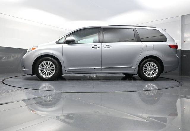 Used 2015 Toyota Sienna XLE w/ XLE Navigation Package image 24