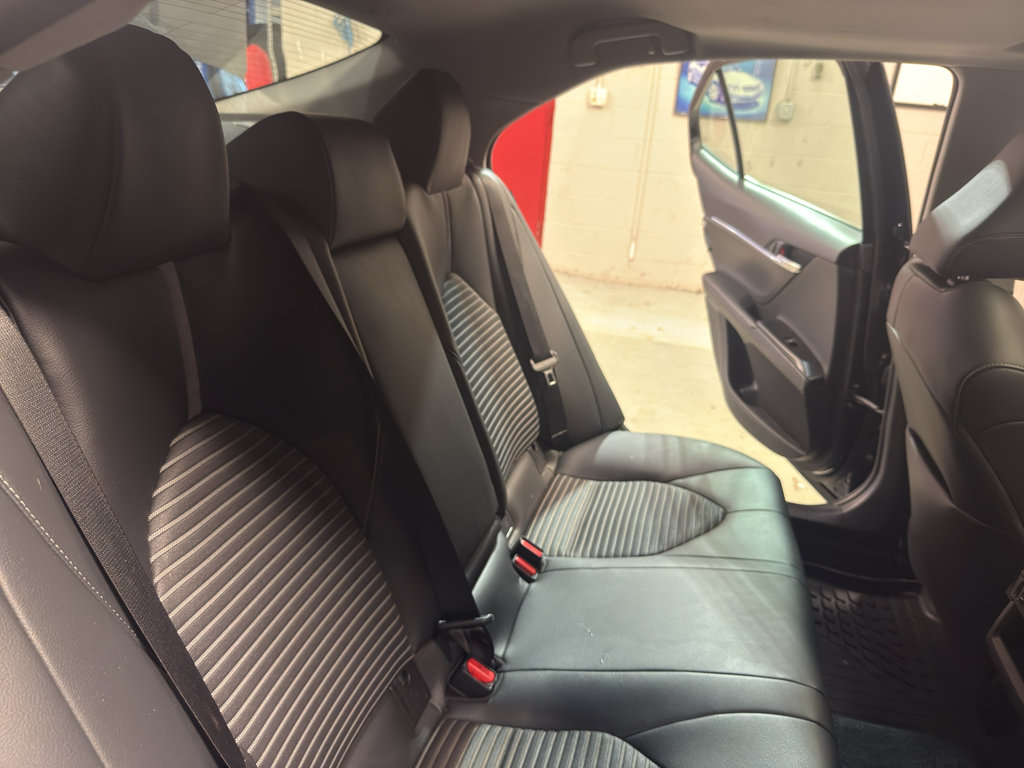 Used 2018 Toyota Camry SE w/ Moonroof Package FWD image 26