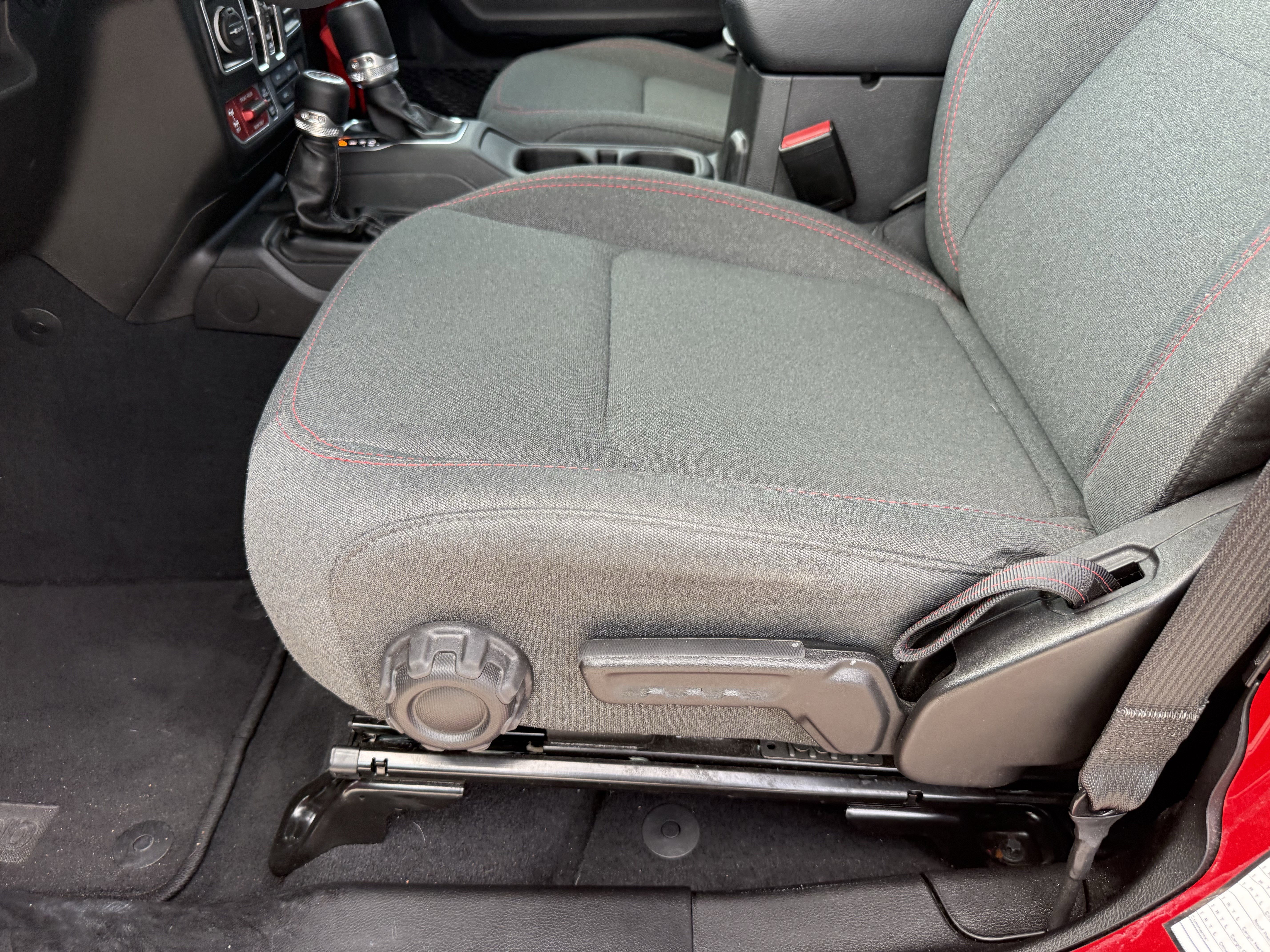 Used 2025 Jeep Wrangler Unlimited Rubicon image 28