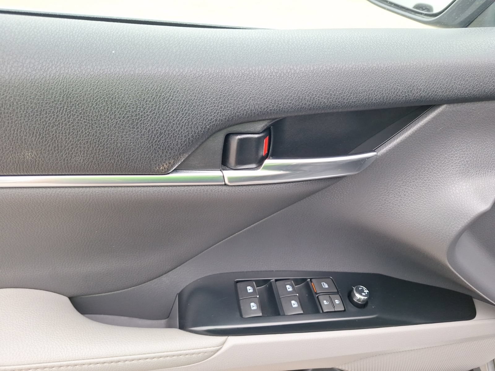 Used 2020 Toyota Camry XLE w/ Driver Assist Package FWD image 17