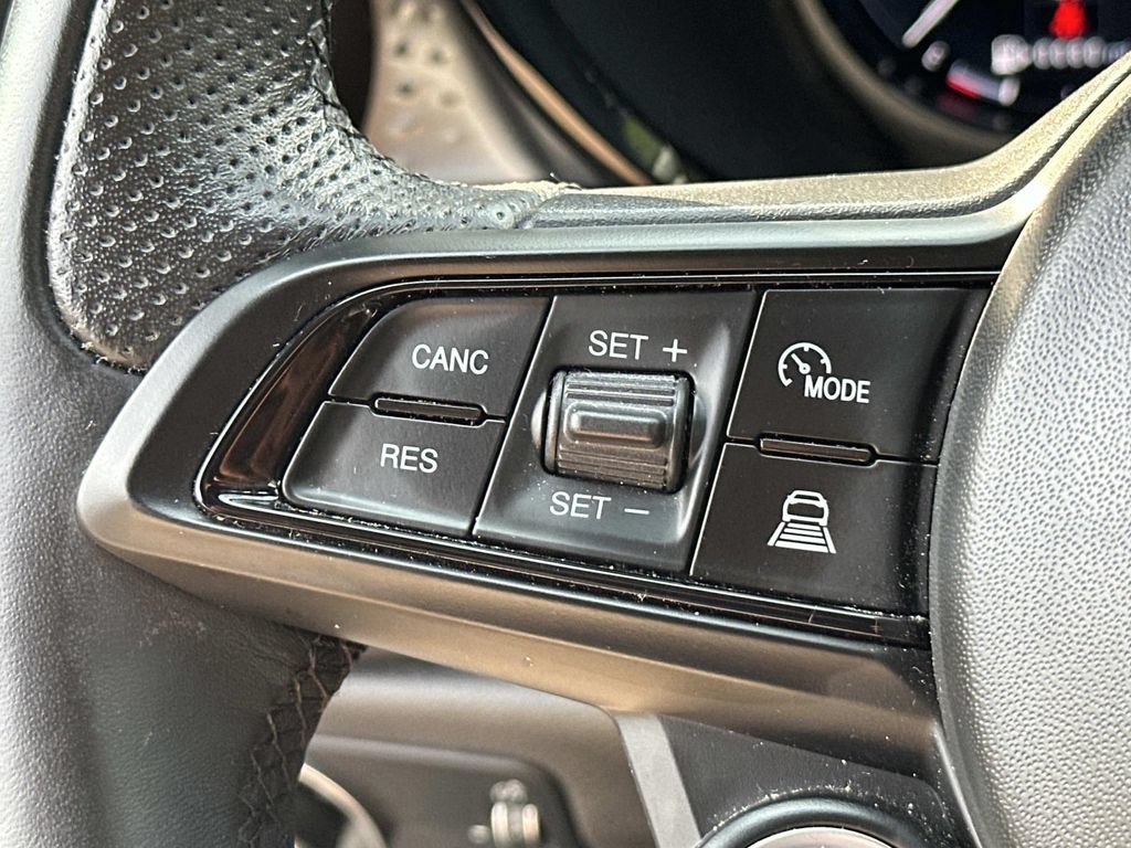 Used 2025 Alfa Romeo Tonale AWD/4WD image 28