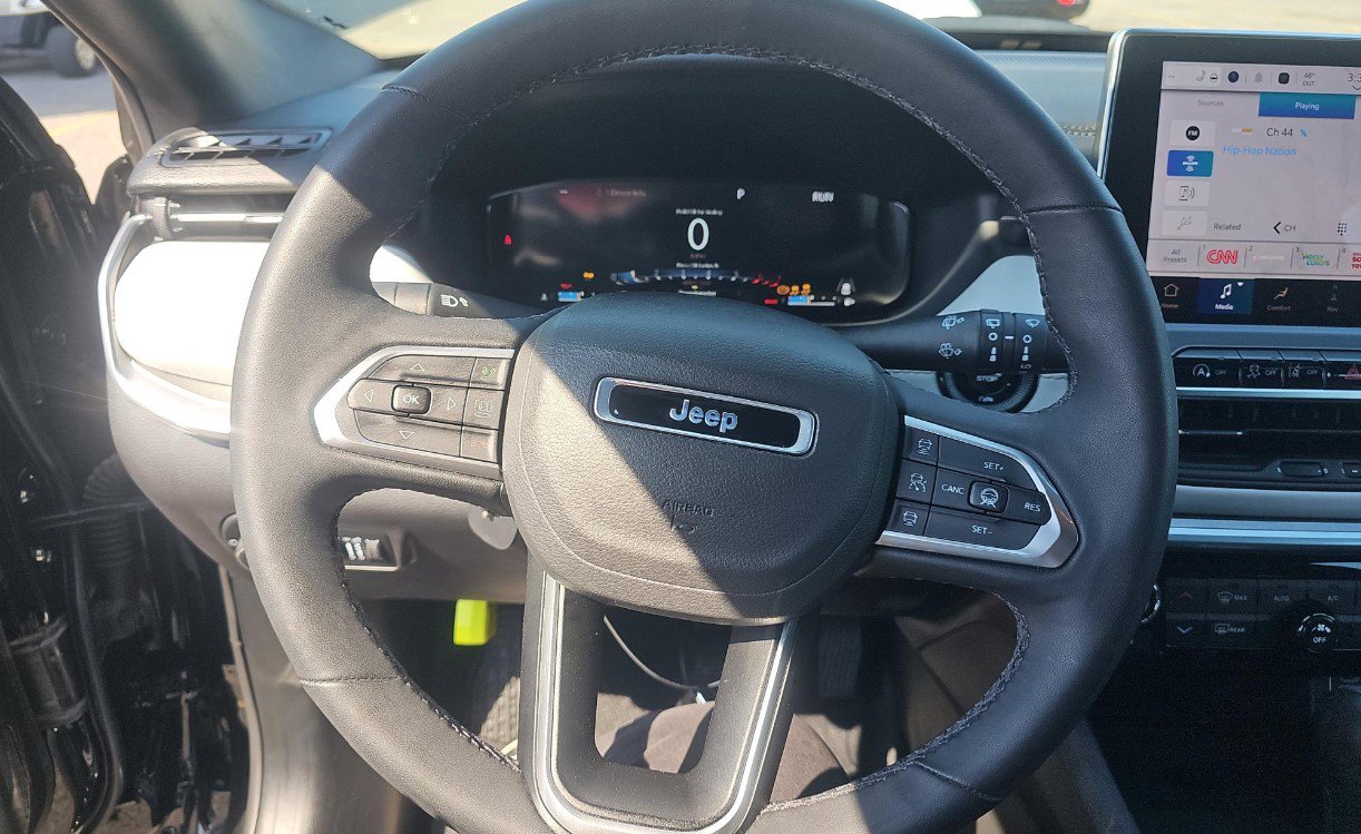 Used 2025 Jeep Compass Limited w/ Elite Group image 8