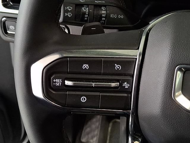 Used 2025 GMC Yukon Denali AWD/4WD image 17