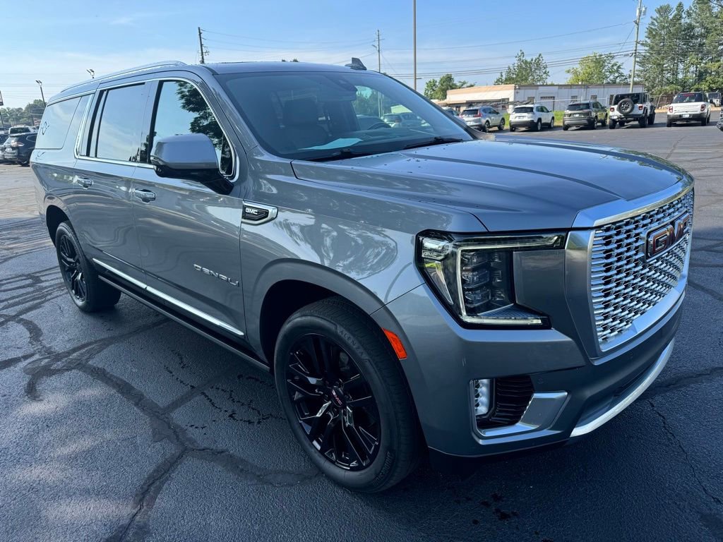 Used 2022 GMC Yukon XL Denali image 17