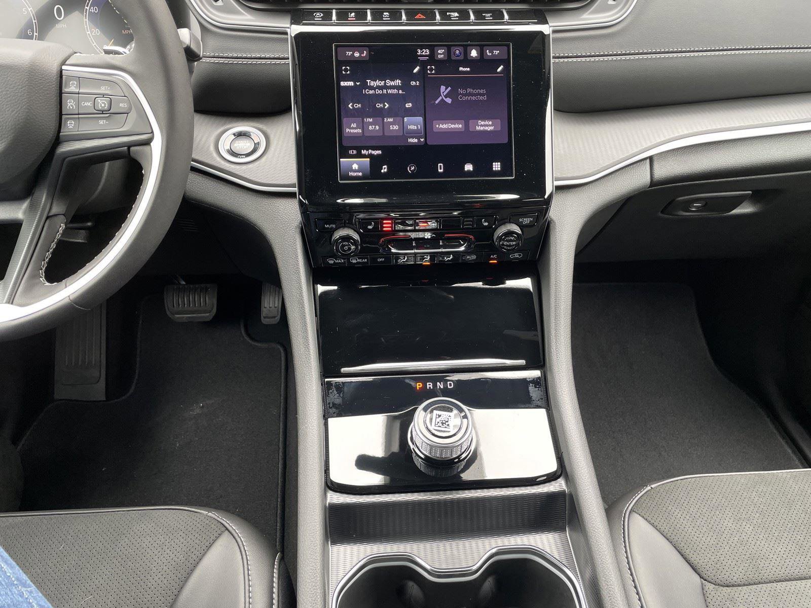 New 2025 Jeep Grand Cherokee Altitude image 14