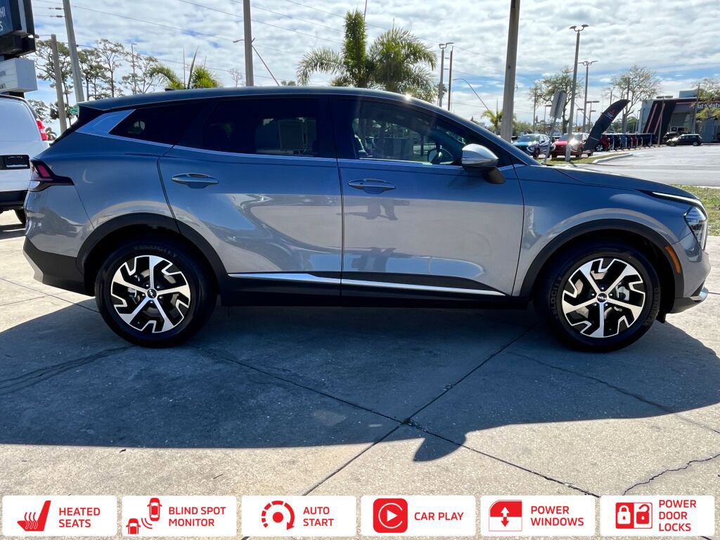 Used 2024 Kia Sportage EX FWD image 2
