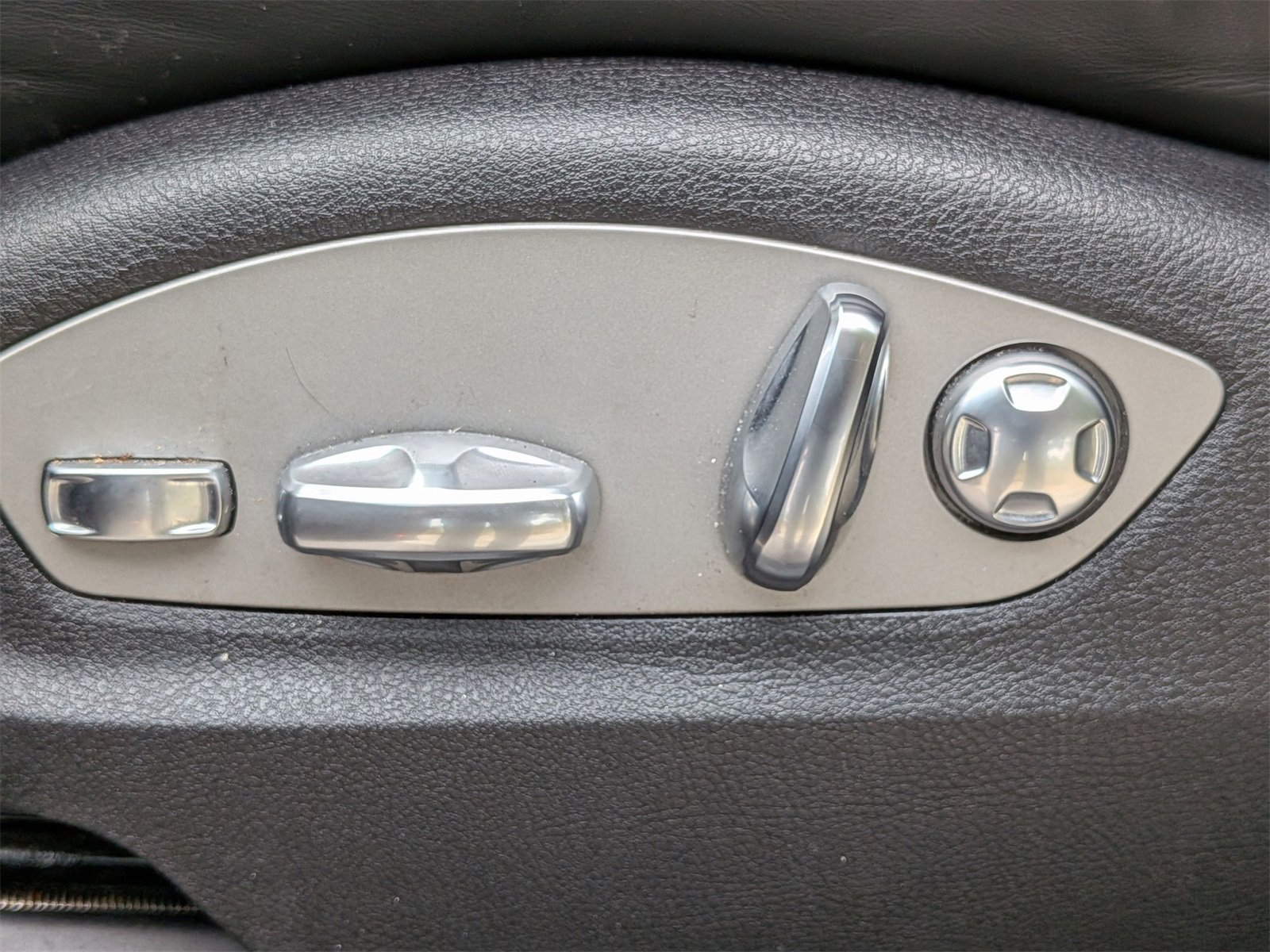 Used 2021 Porsche Macan image 16