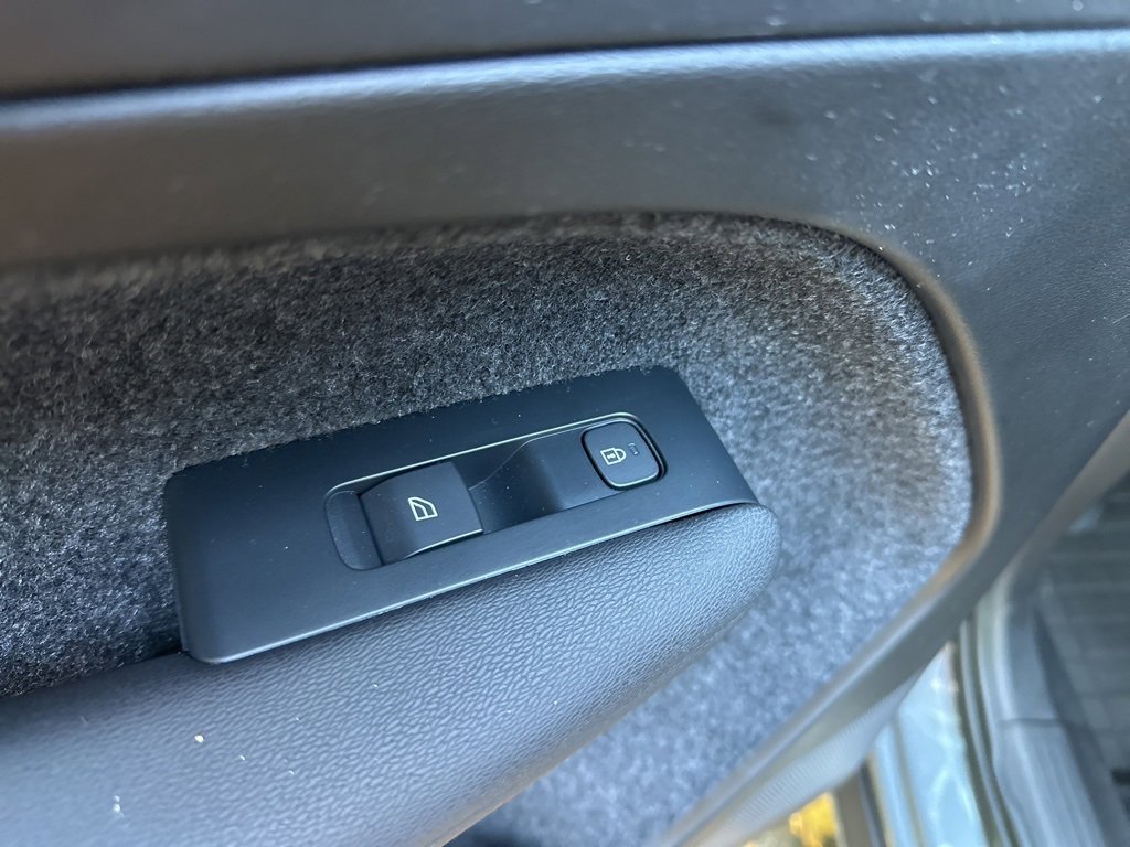 Used 2023 Volvo XC40 Recharge Plus image 41