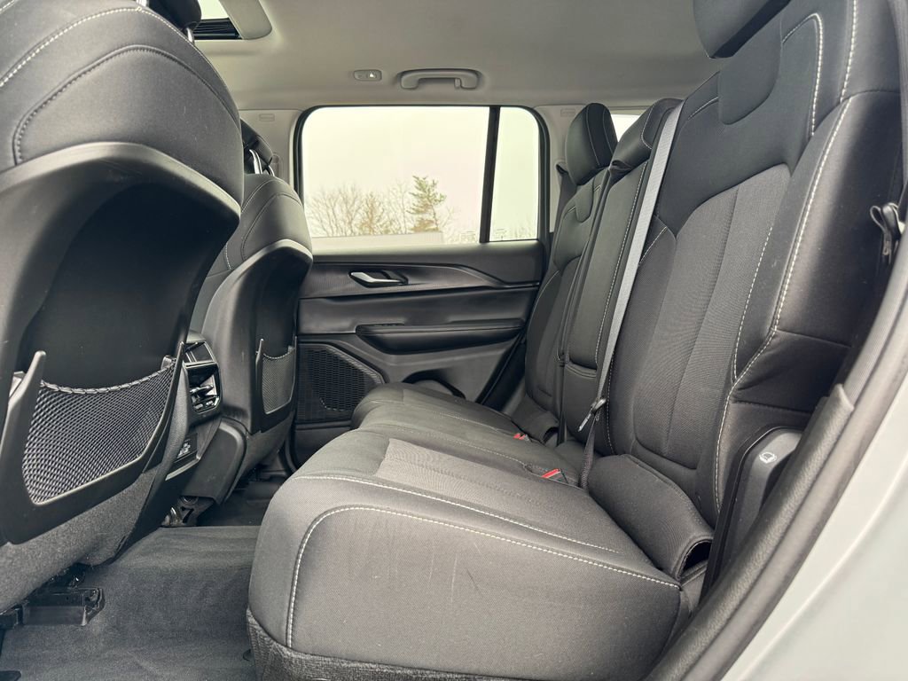 Used 2023 Jeep Grand Cherokee Laredo AWD/4WD image 32