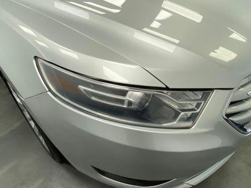 Used 2019 Ford Taurus Limited FWD image 10