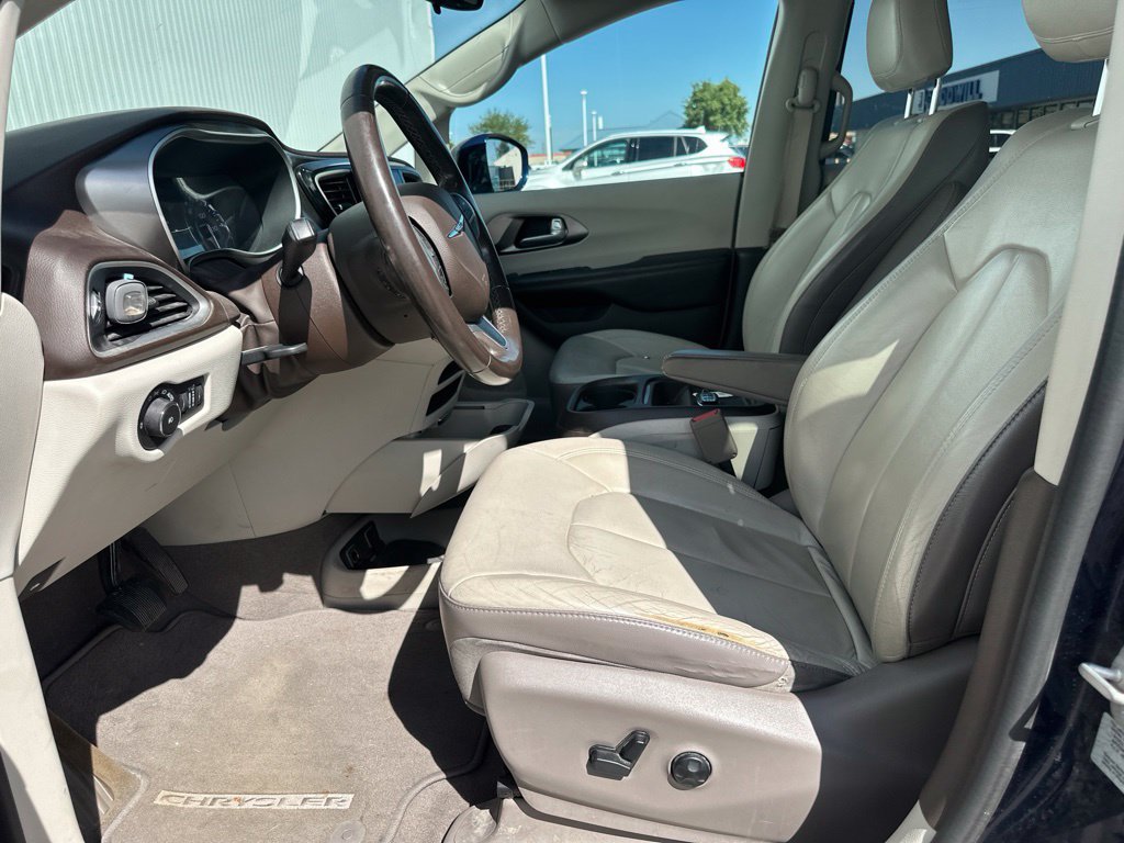 Used 2017 Chrysler Pacifica Touring-L FWD image 14