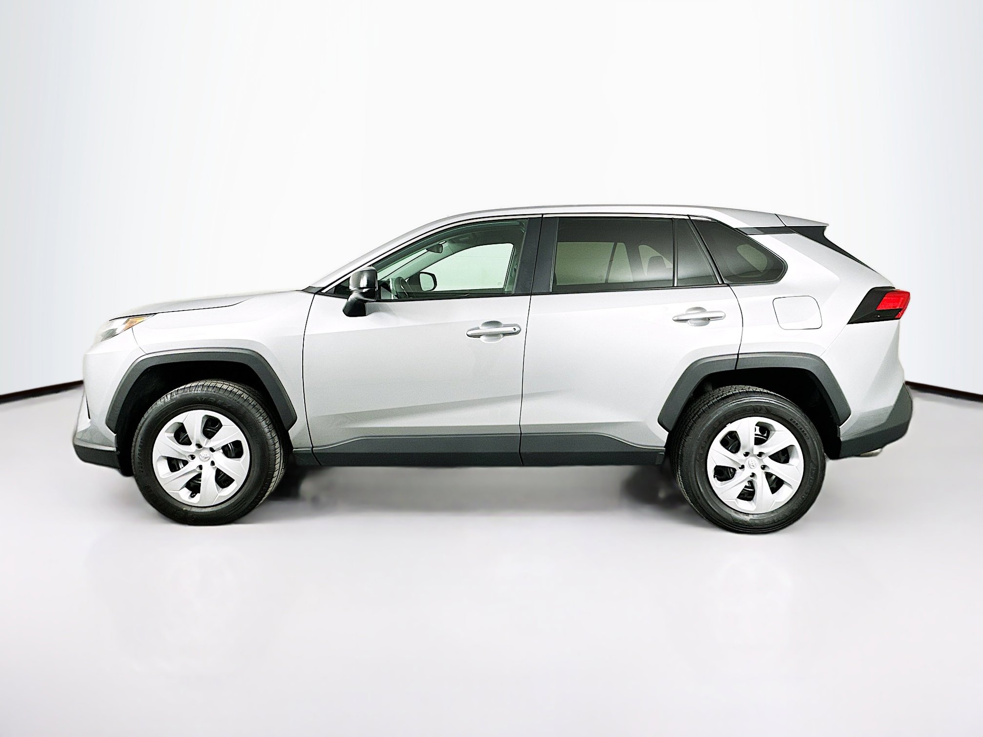 Used 2024 Toyota RAV4 LE image 4
