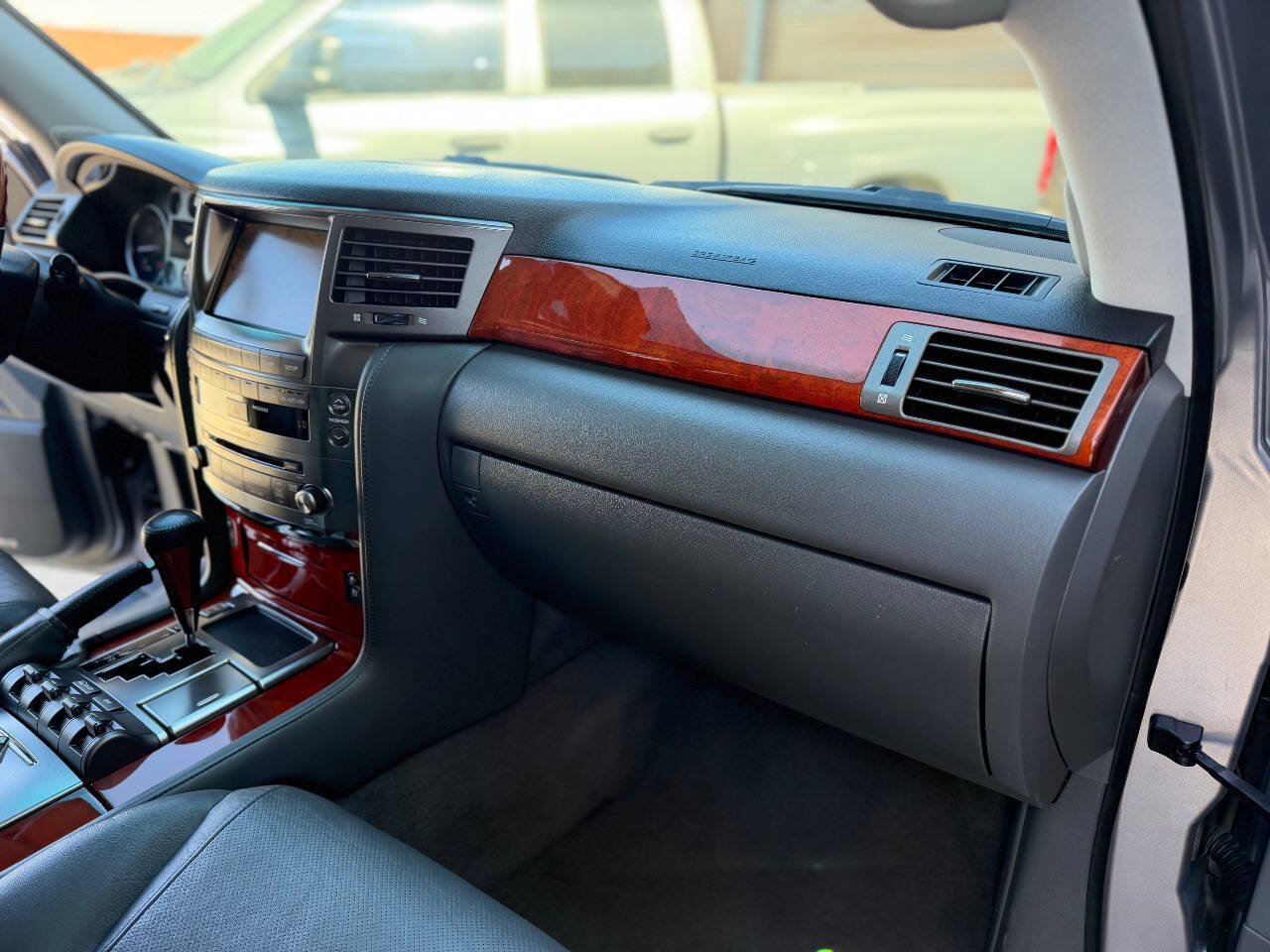 Used 2010 Lexus LX 570 4WD w/ Preferred Accessory Package image 18