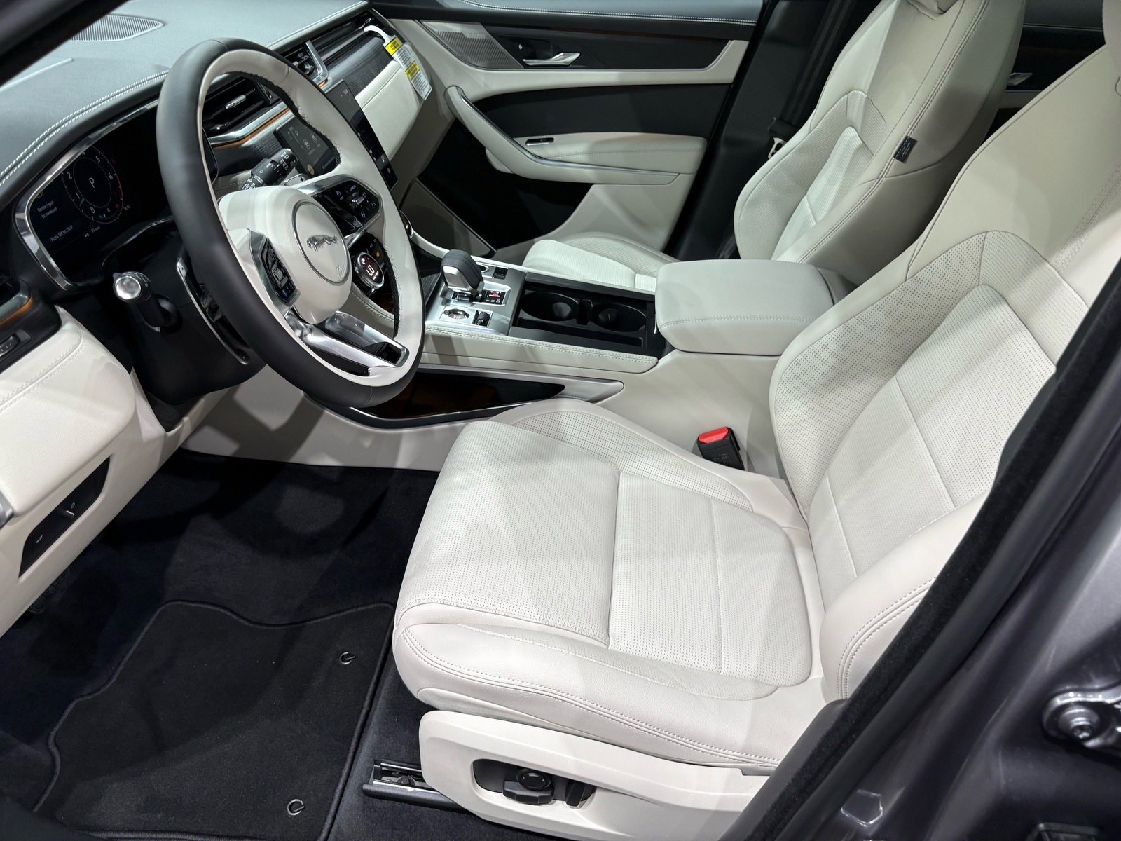 New 2026 Jaguar F-PACE R-Dynamic S image 6