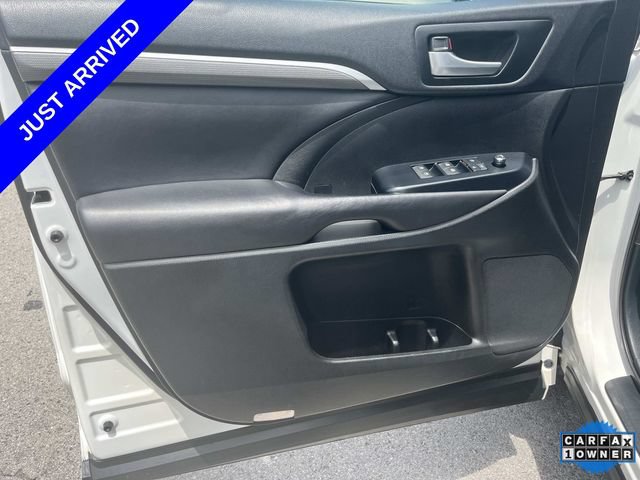 Used 2017 Toyota Highlander SE FWD image 25