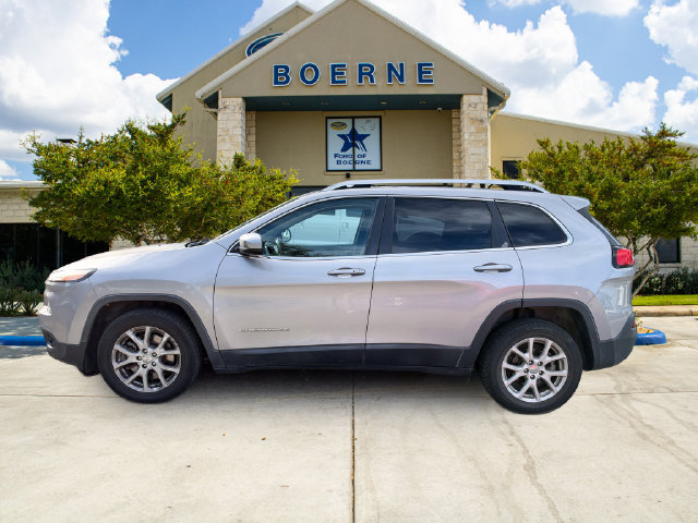 Used 2018 Jeep Cherokee Latitude Plus FWD image 2