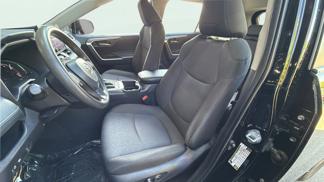 Used 2025 Toyota RAV4 XLE FWD image 13