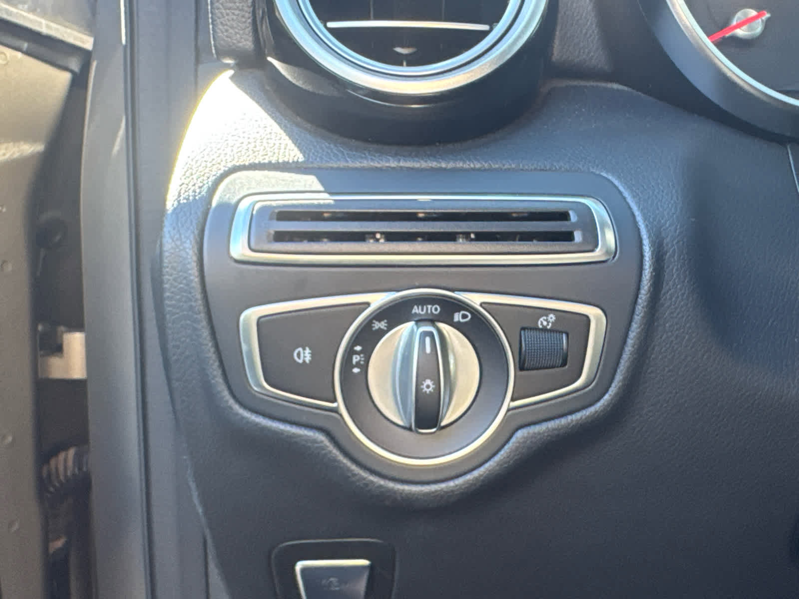 Used 2019 Mercedes-Benz GLC 300 4MATIC image 18