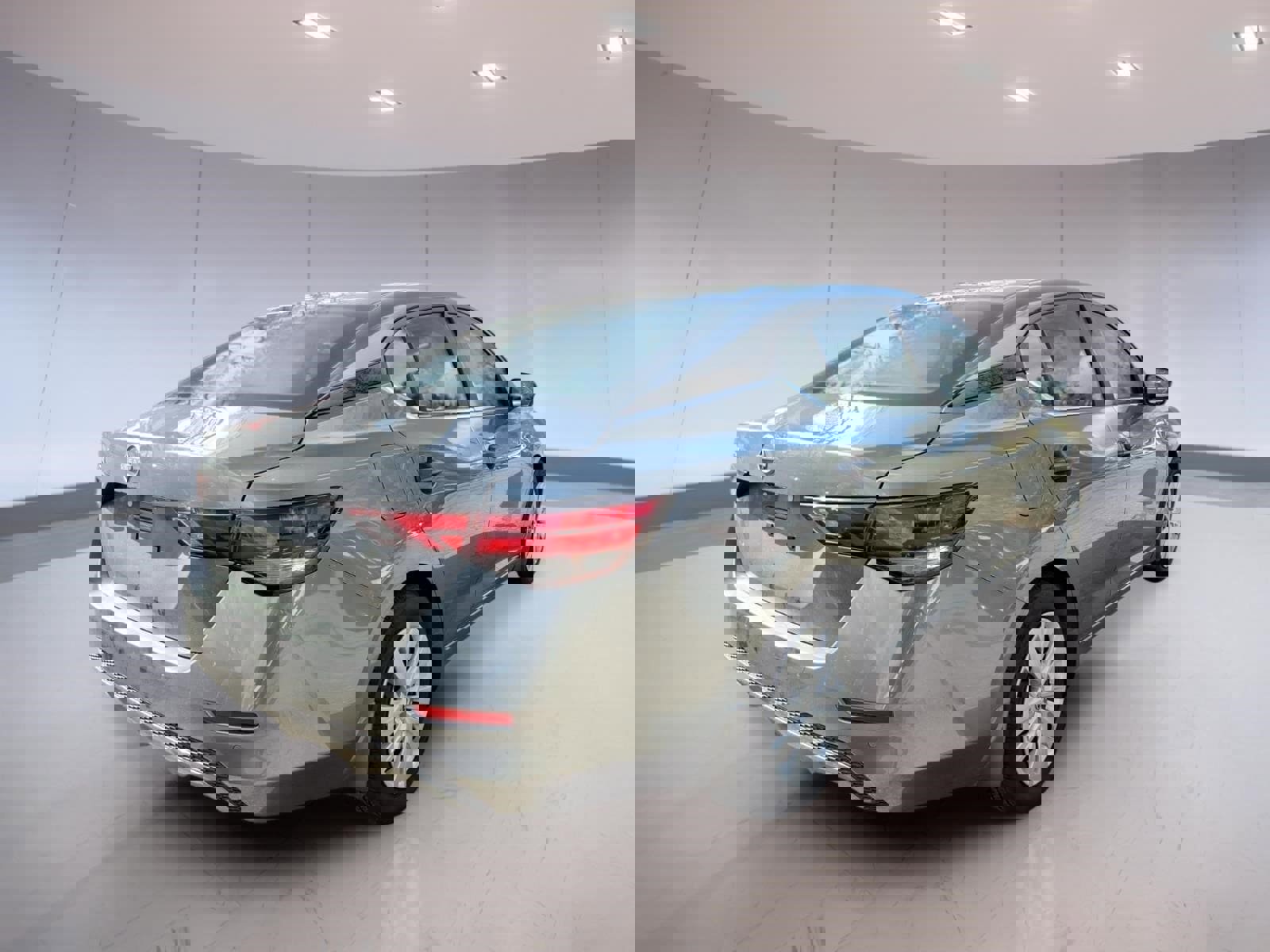 Used 2025 Nissan Sentra S image 4