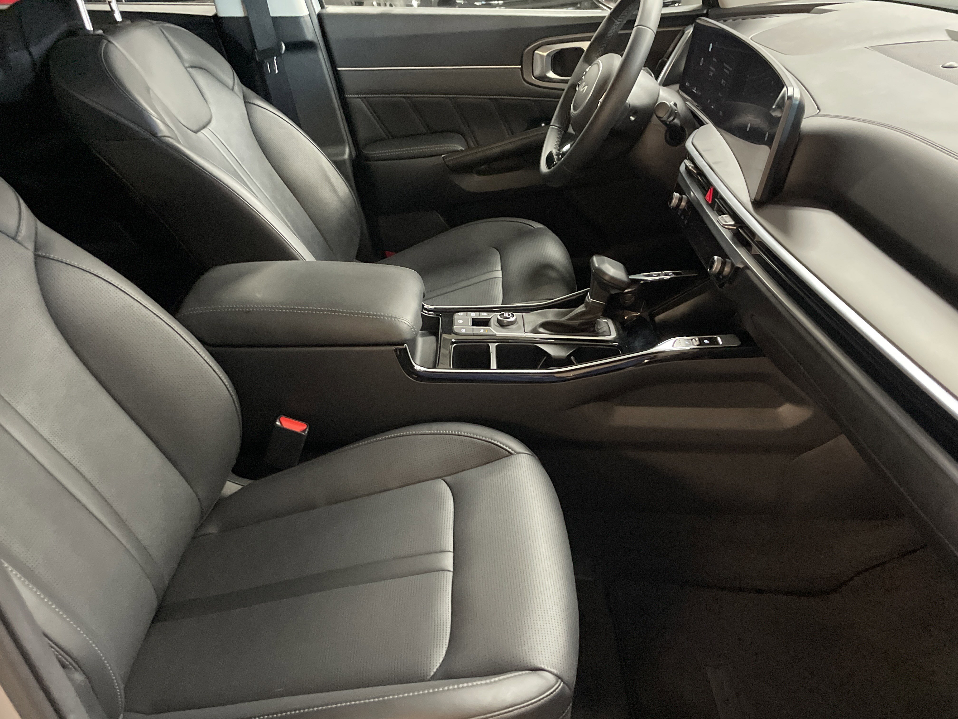 Used 2025 Kia Sorento SX FWD image 35