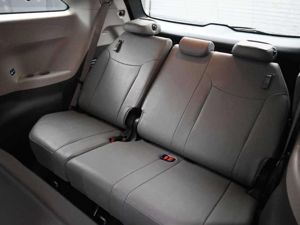 Used 2024 Toyota Sienna XLE image 12