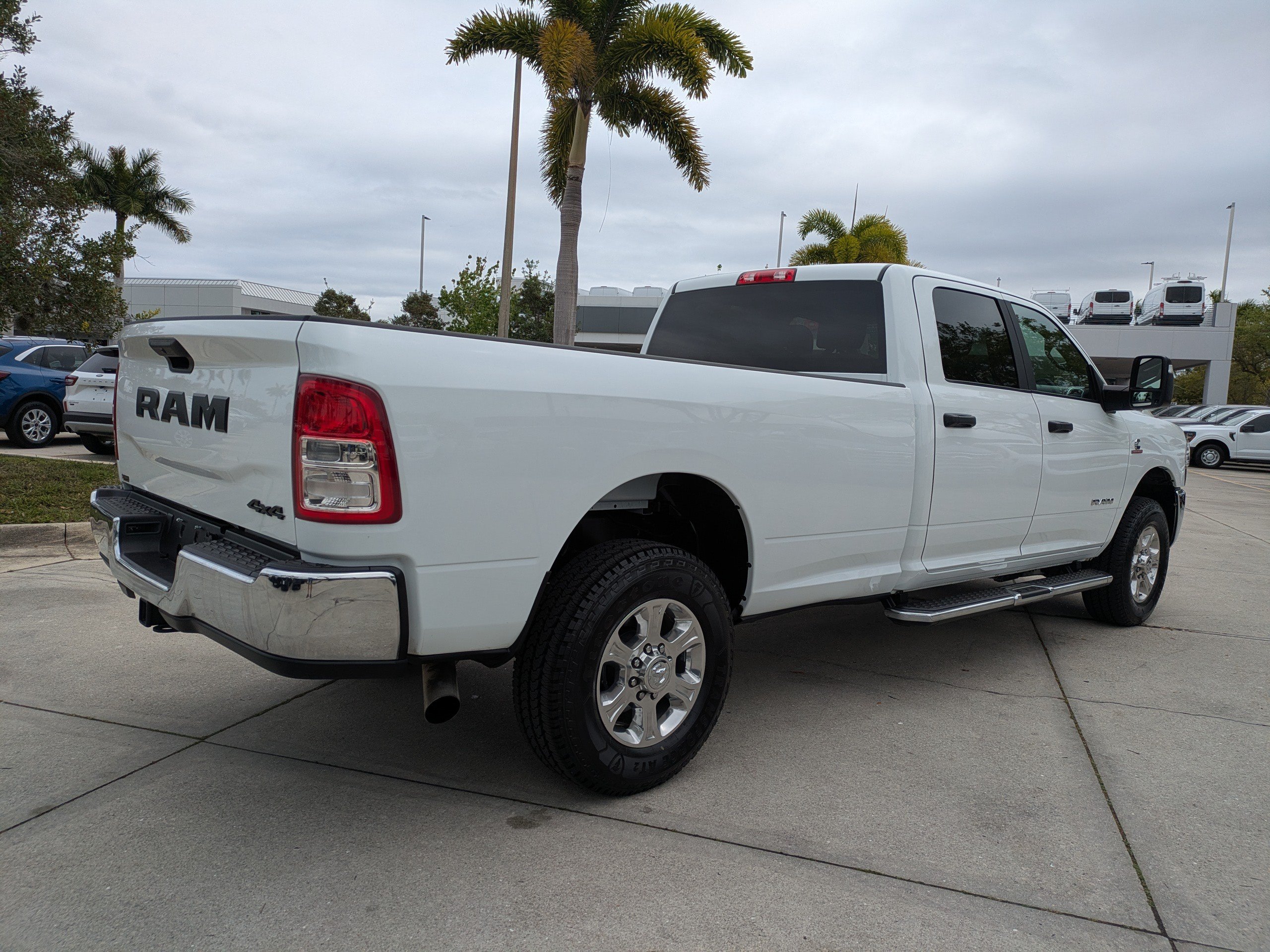 Used 2024 RAM 3500 Big Horn AWD/4WD image 4