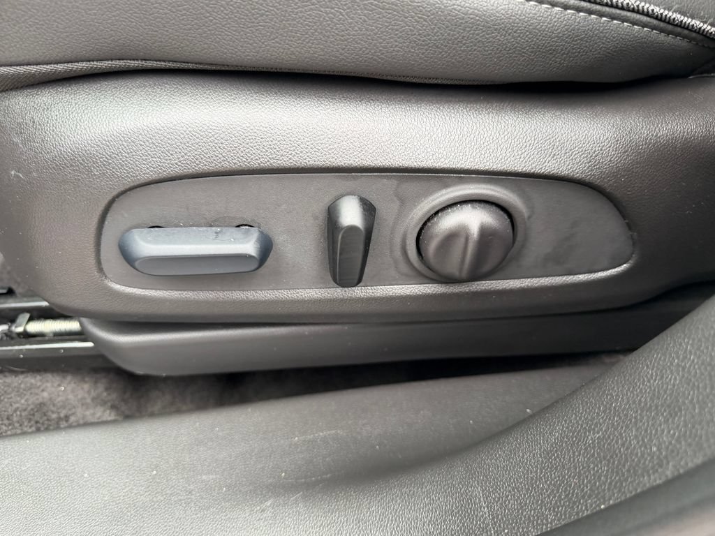 Used 2023 Buick Encore GX Select w/ Sport Touring Package FWD image 20