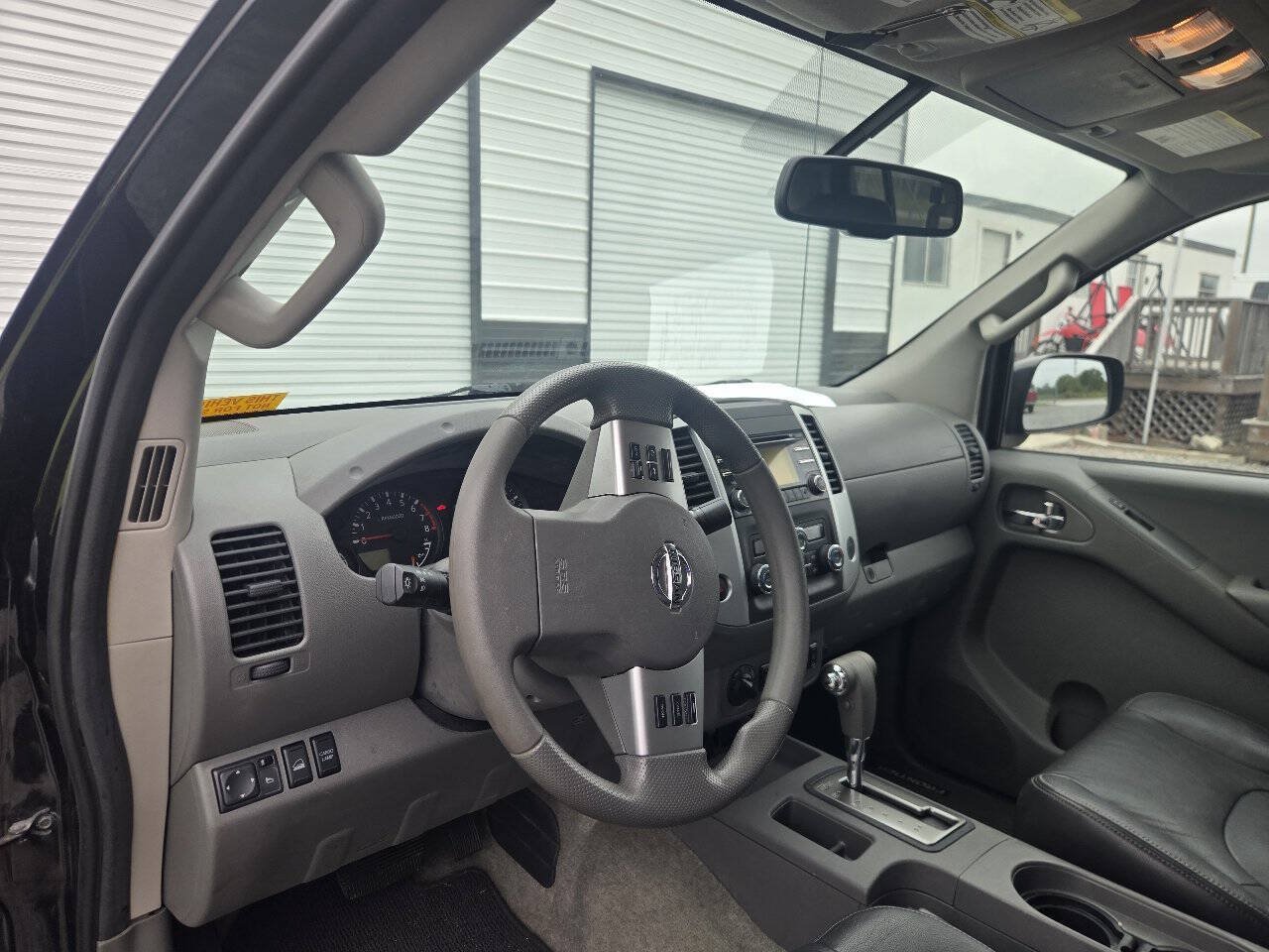 Used 2014 Nissan Frontier SV w/ SV Value Truck Package AWD/4WD image 9