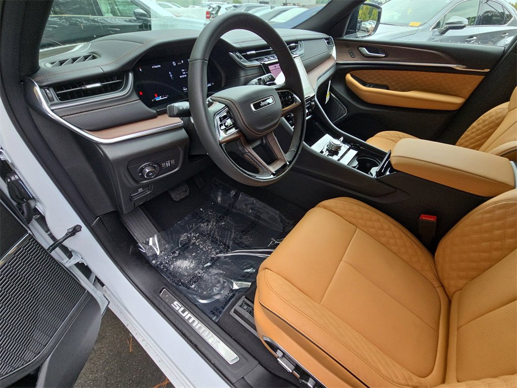 New 2025 Jeep Grand Cherokee Summit w/ Luxury Tech Group V image 17