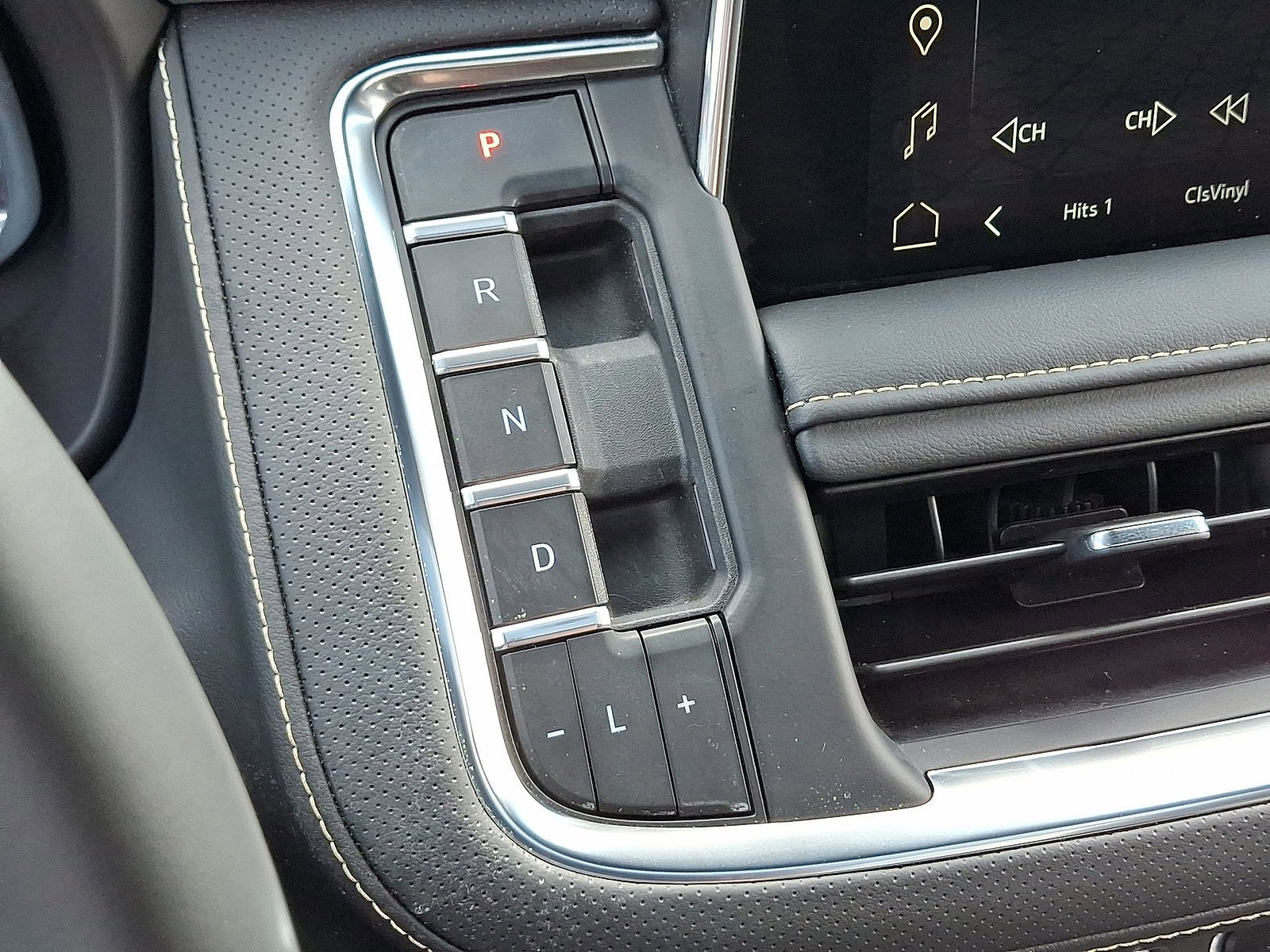 Certified 2024 GMC Yukon XL SLT w/ SLT Premium Package image 12