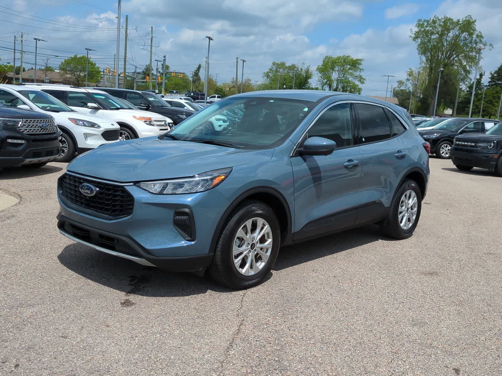 Used 2023 Ford Escape Active w/ Tech Pack #2 AWD/4WD image 4