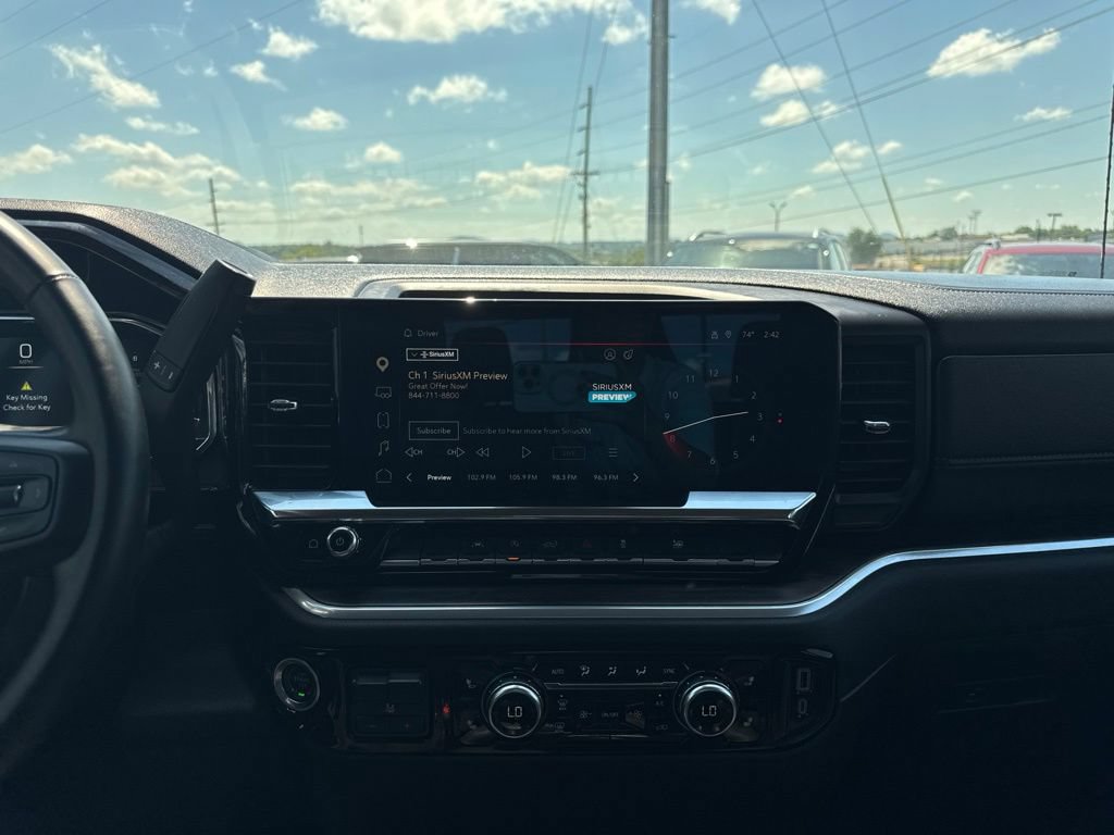 Used 2025 GMC Sierra 1500 SLT AWD/4WD image 18