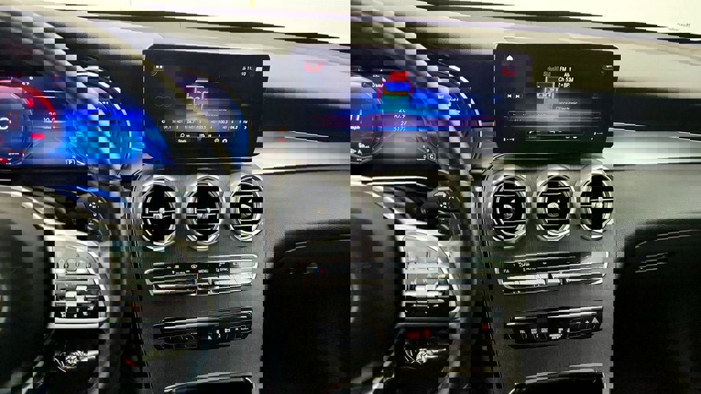 Used 2022 Mercedes-Benz GLC 300 4MATIC w/ Multimedia Package Lite image 16