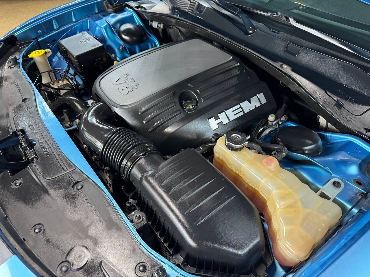 Used 2015 Dodge Charger R/T w/ Plus Group RWD image 40