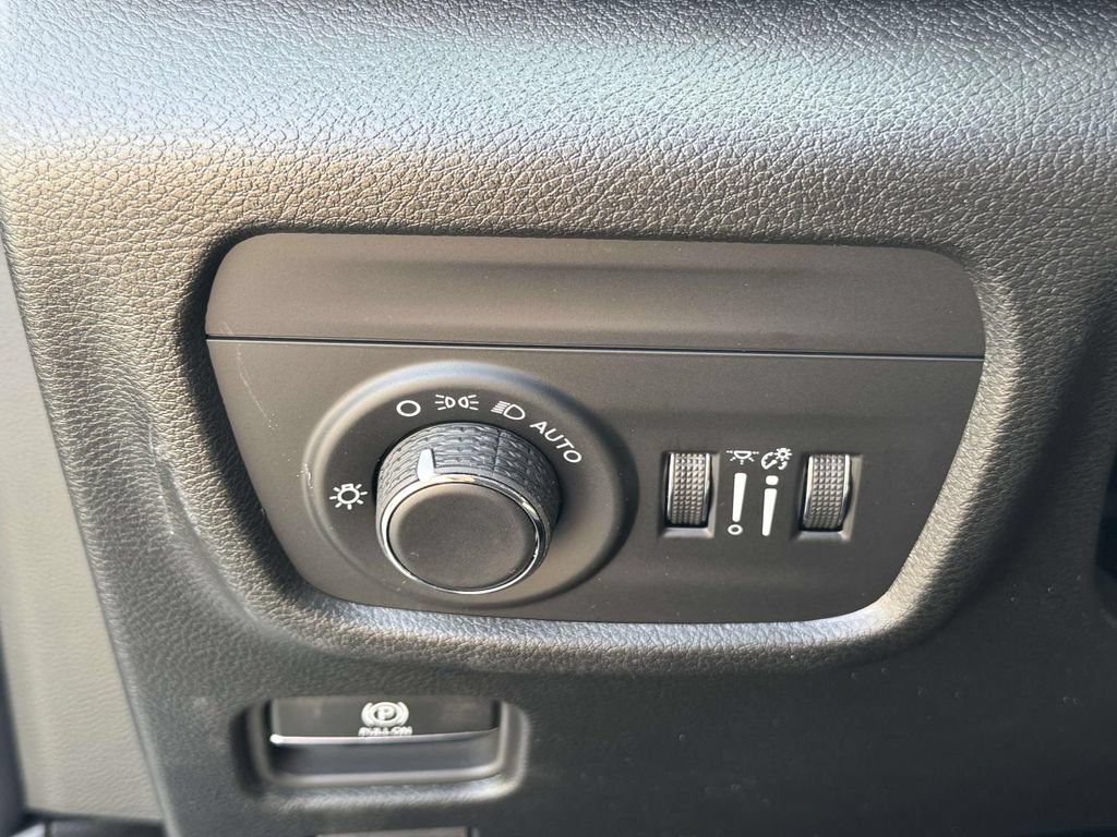 New 2026 Jeep Grand Cherokee Altitude AWD/4WD image 29