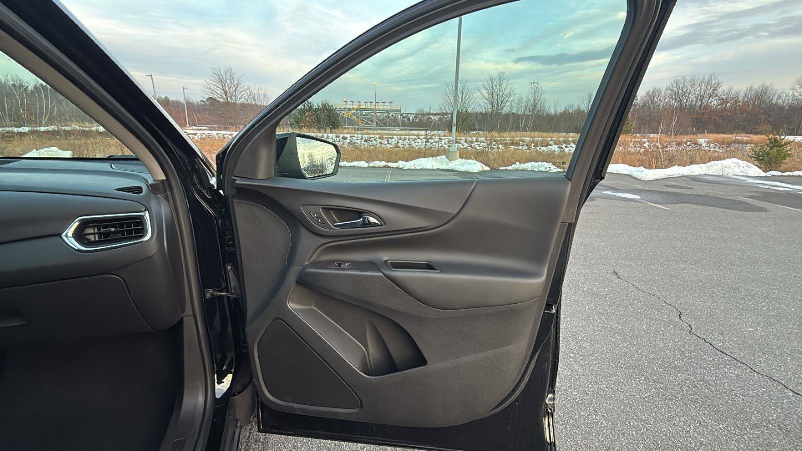 Used 2022 Chevrolet Equinox LT image 18