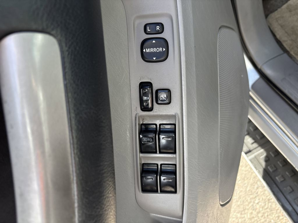 Used 2004 Toyota 4Runner Limited image 10