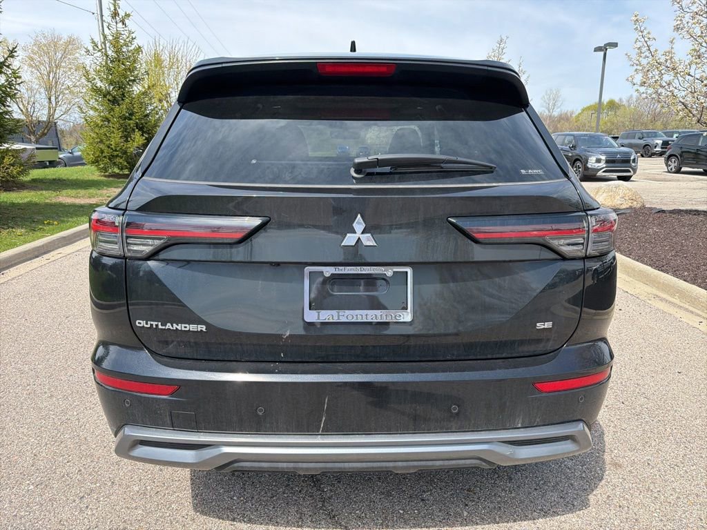 Used 2025 Mitsubishi Outlander SE AWD/4WD image 4