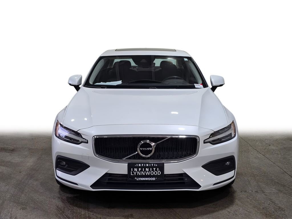 Used 2021 Volvo S60 T6 Momentum w/ Premium Package image 2