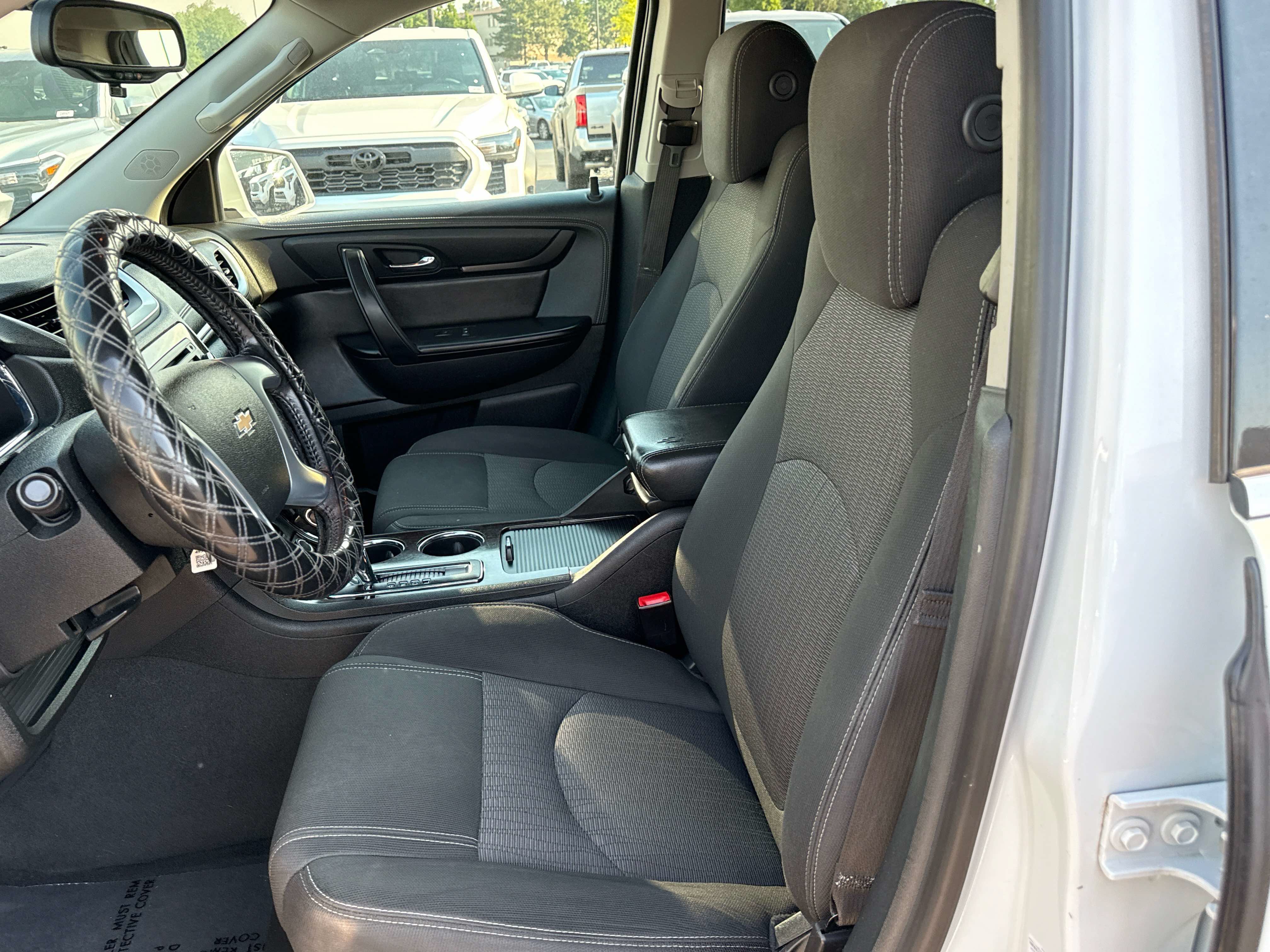 Used 2017 Chevrolet Traverse LT FWD image 11