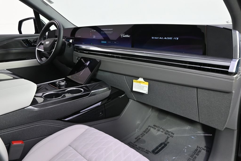 New 2026 Cadillac Escalade IQ Sport 1 w/ LPO, Floor Liner Package AWD/4WD image 15