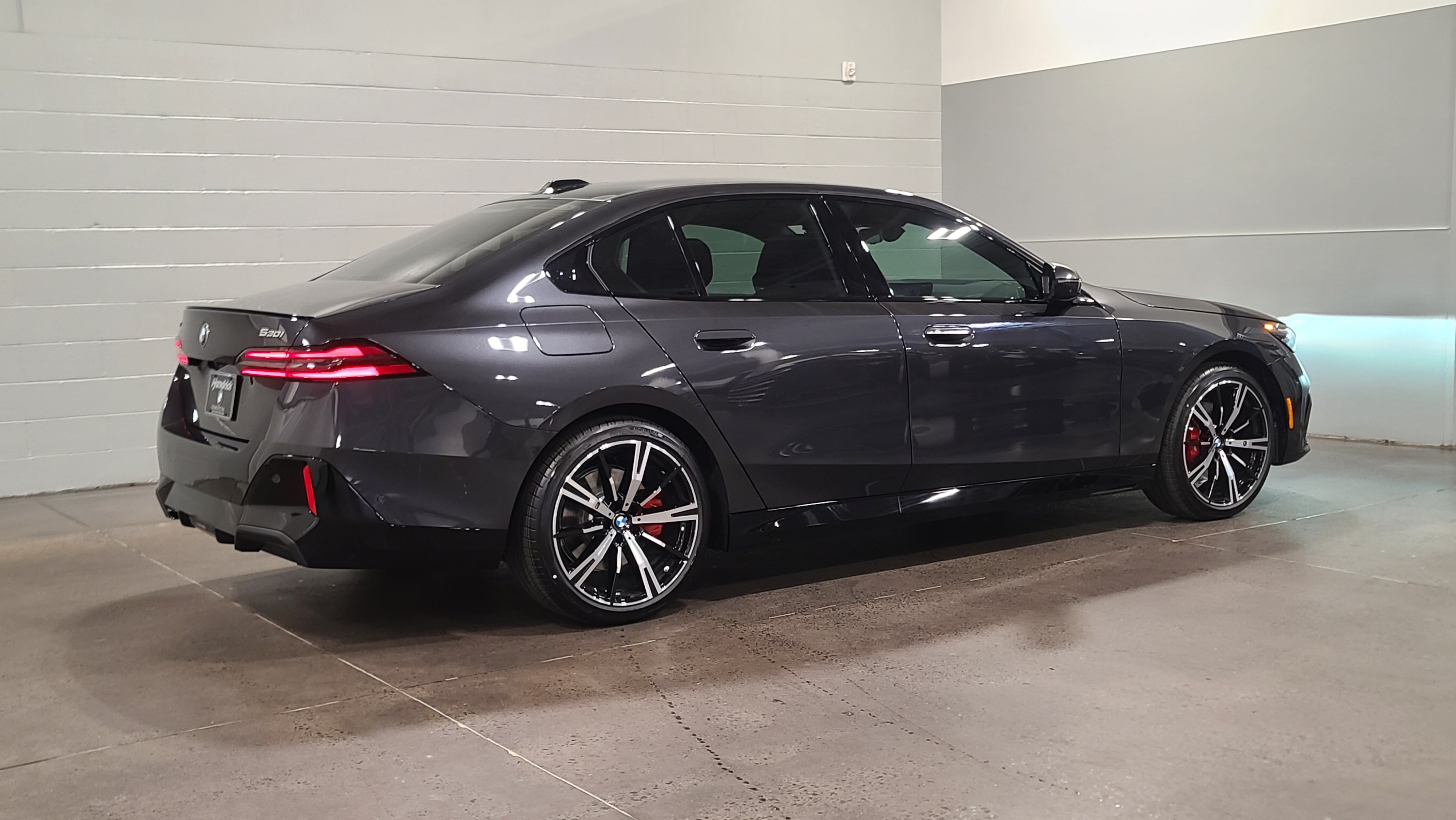 Used 2026 BMW 530i xDrive w/ M Sport Package AWD/4WD image 8