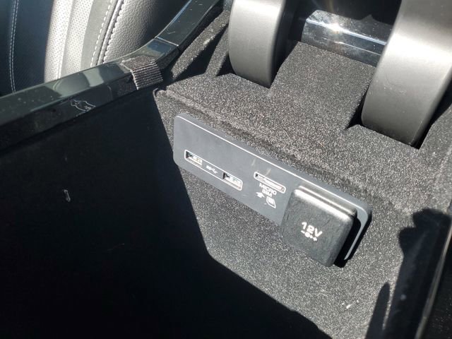 Used 2019 Land Rover Range Rover Velar R-Dynamic SE image 29