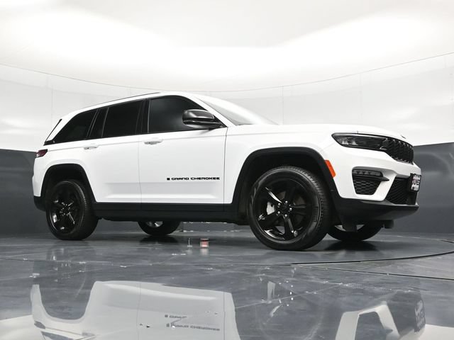 Used 2025 Jeep Grand Cherokee Limited w/ Black Appearance Package AWD/4WD image 62