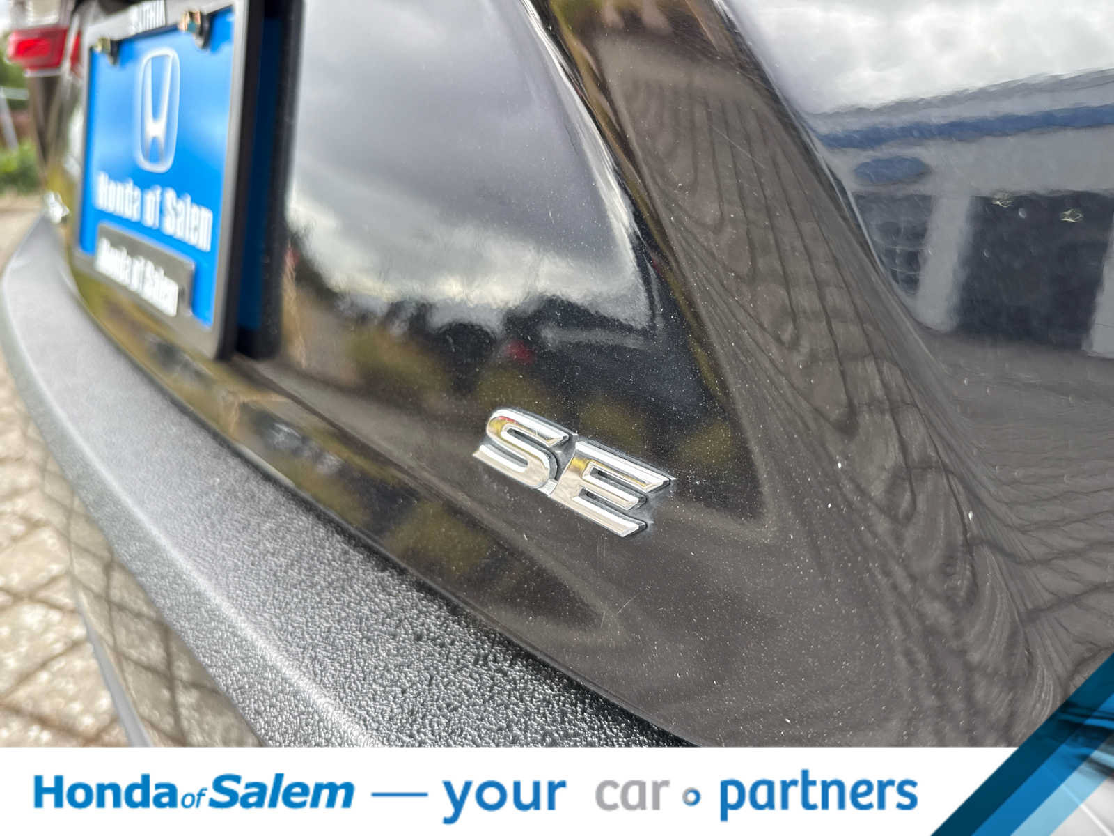 Used 2025 Toyota Camry SE FWD image 6