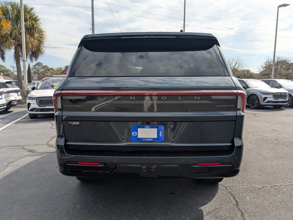 New 2026 Lincoln Navigator Reserve w/ Jet Appearance Package image 5